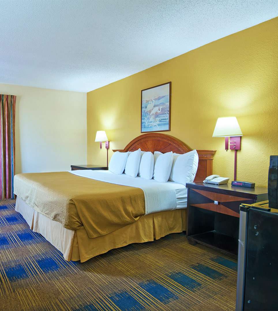 OUR COMFORTABLE ACCOMMODATIONS ARE JUST MINUTES FROM TOP ST. AUGUSTINE ATTRACTIONS