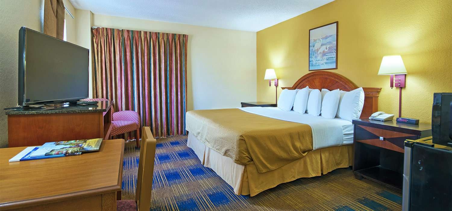 OUR COMFORTABLE ACCOMMODATIONS ARE JUST MINUTES FROM TOP ST. AUGUSTINE ATTRACTIONS